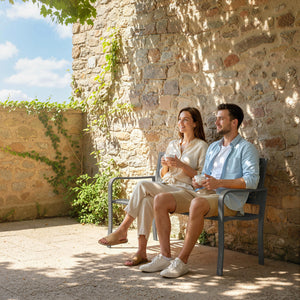 Banc d'extérieur en métal , banc 2 places avec dossier géométrique antirouille et accoudoirs, siège de patio pour balcon, terrasse, parc, gris foncé