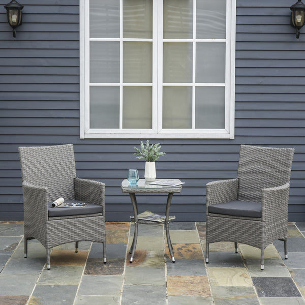 Ensemble salon de jardin 2 places : 2 fauteuils et table basse plateau verre trempé résine tressée imitation rotin avec coussins gris