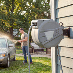 Enrouleur Tuyau Arrosage Mural 30+2 m Pivotant à 180°, Dévidoir de Tuyaux d'Eau, Buse 2 Modes, Rembobinage Auto et Progressif avec Verrou, Adaptateurs, pour Jardin, Lavage de Voiture, Gris