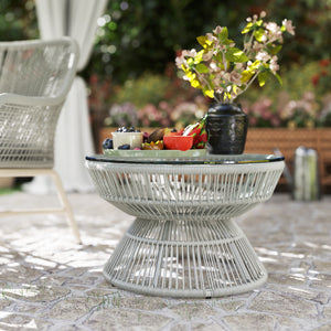 Table basse de jardin ronde, table d'appoint en résine aspect rotin et plateau verre trempé Ø60 x 37H cm gris clair